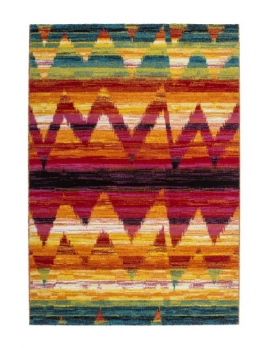 Tappeto moderno con pattern geometrico e colori vibranti.